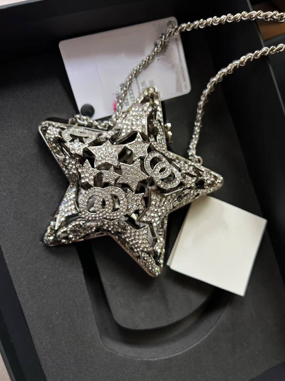 Five-pointed star diamond evening bag mini hollow metal star bag