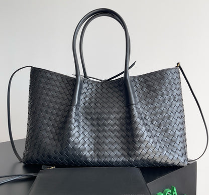 Woven double-sided shoulder tote bag