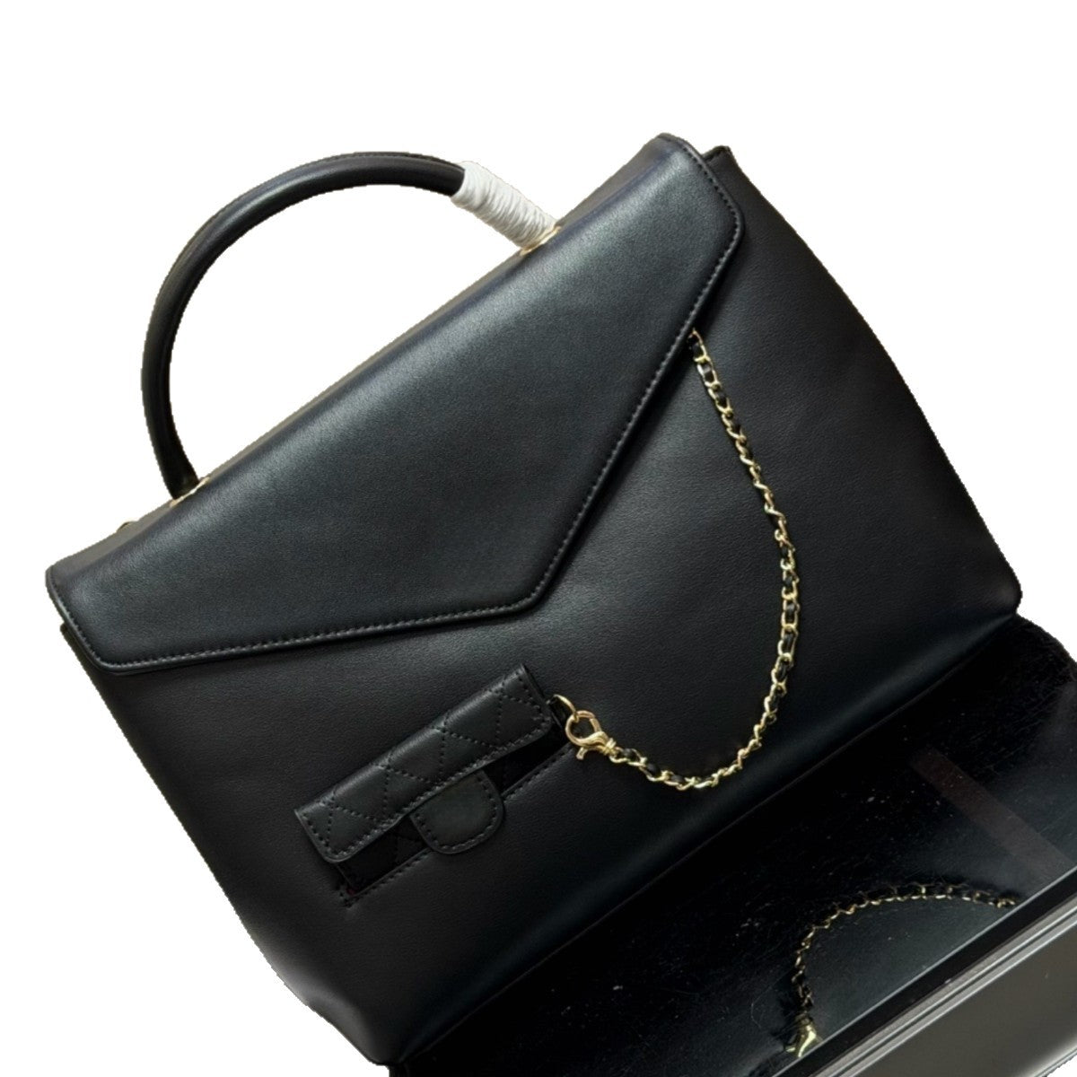 Large-capacity handbag with a matching small wallet.
