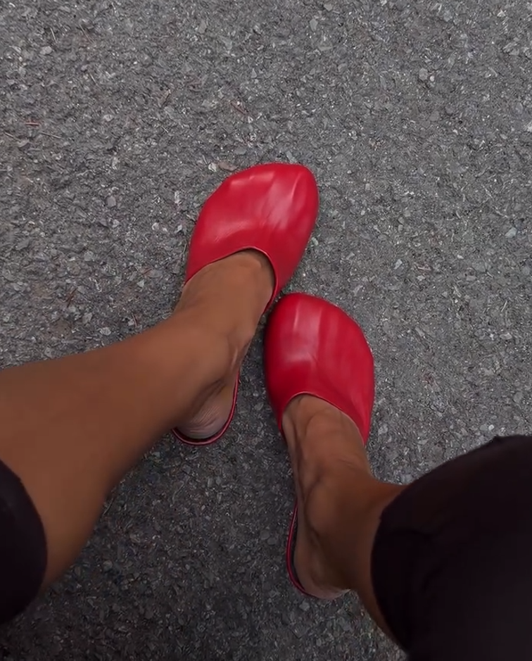 Leather semi-enclosed high heels