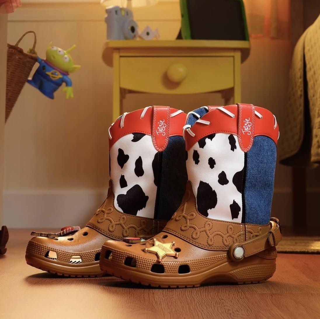 Woody Cowboy-Style Clog Boots