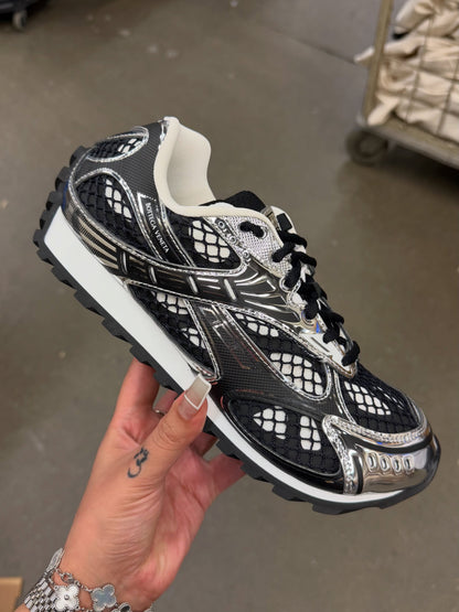 Genuine leather and mesh sneakers