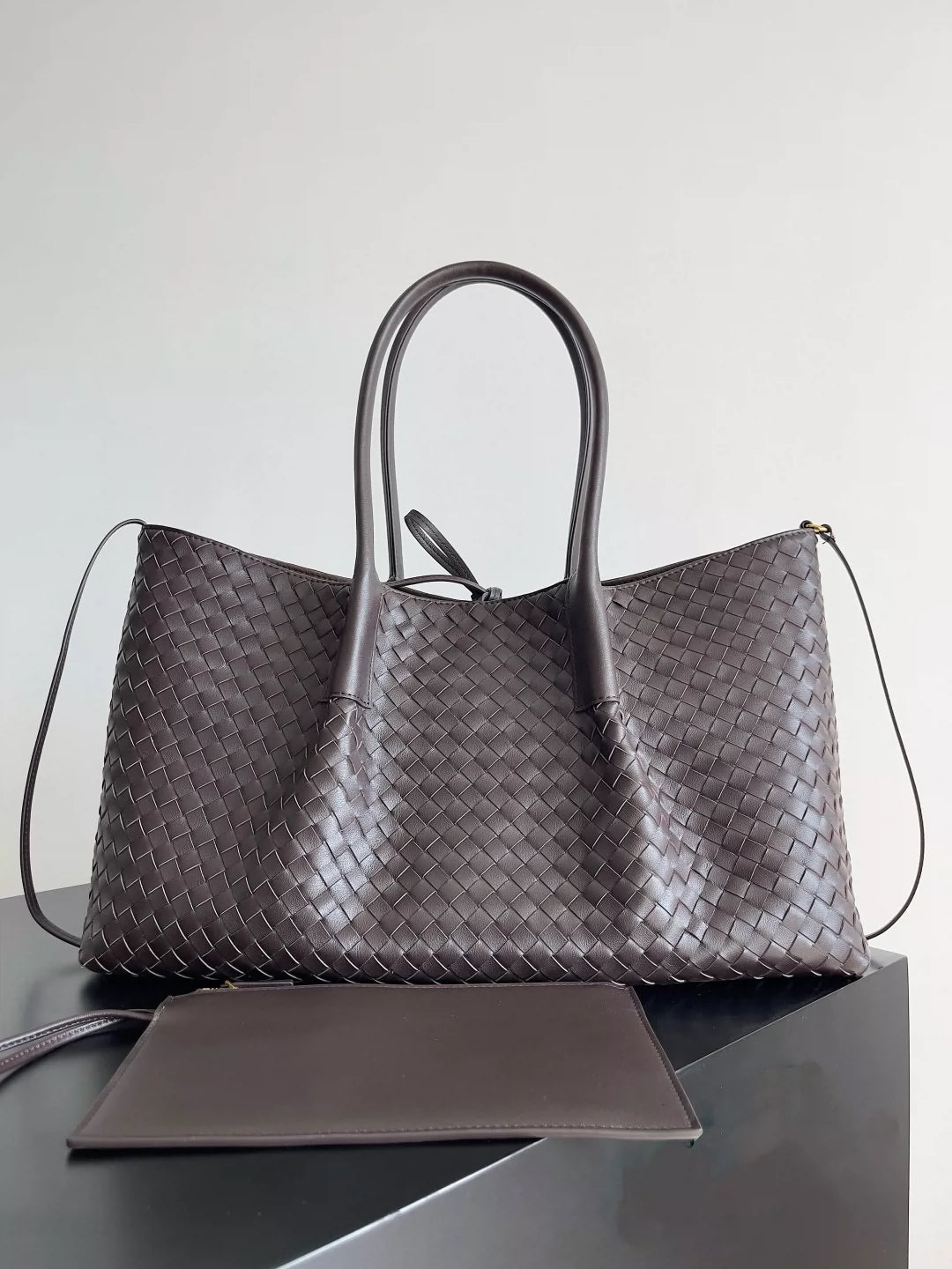 Woven double-sided shoulder tote bag