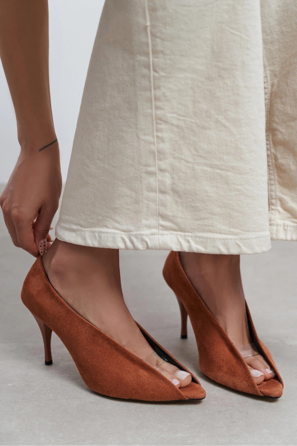 Women's Pointed-Toe Shoes with Suede and Transparent Details