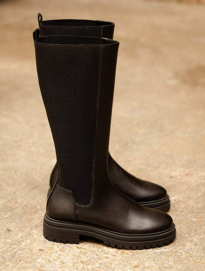 Flat elastic boots