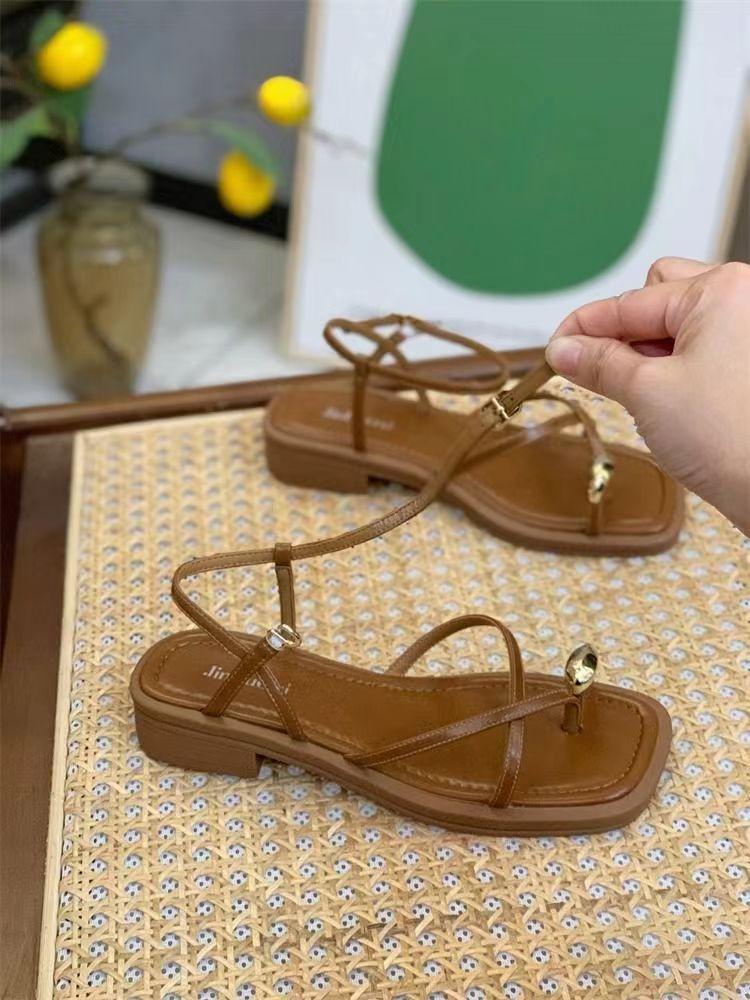 Flat-soled slip-on beach shoes