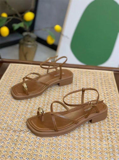 Flat-soled slip-on beach shoes