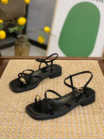 Flat-soled slip-on beach shoes