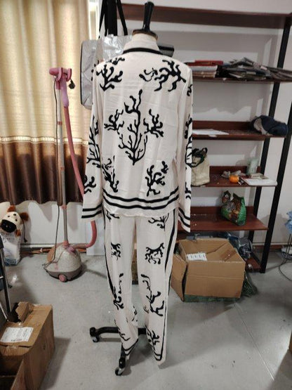 Branch pattern trousers suit