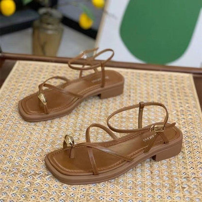 Flat-soled slip-on beach shoes